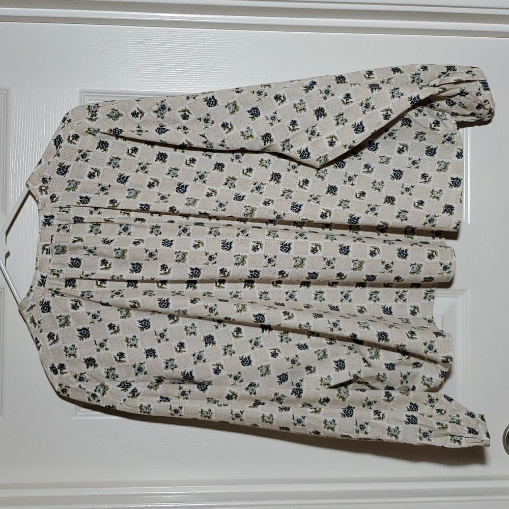 Women's Balloon Long Sleeve Poet Blouse - Picture 8 of 13